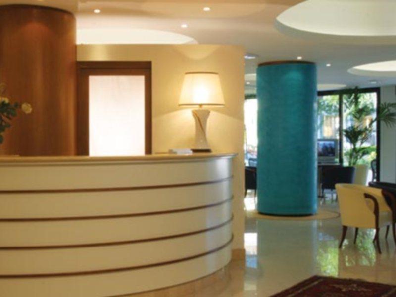 King Hotel Cattolica Bagian luar foto
